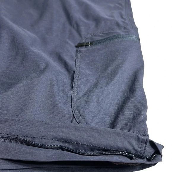 L.L.Bean  shorts Women size 14 . Utility shorts. 4 zipper pockets plus 2 more. - Picture 11 of 15